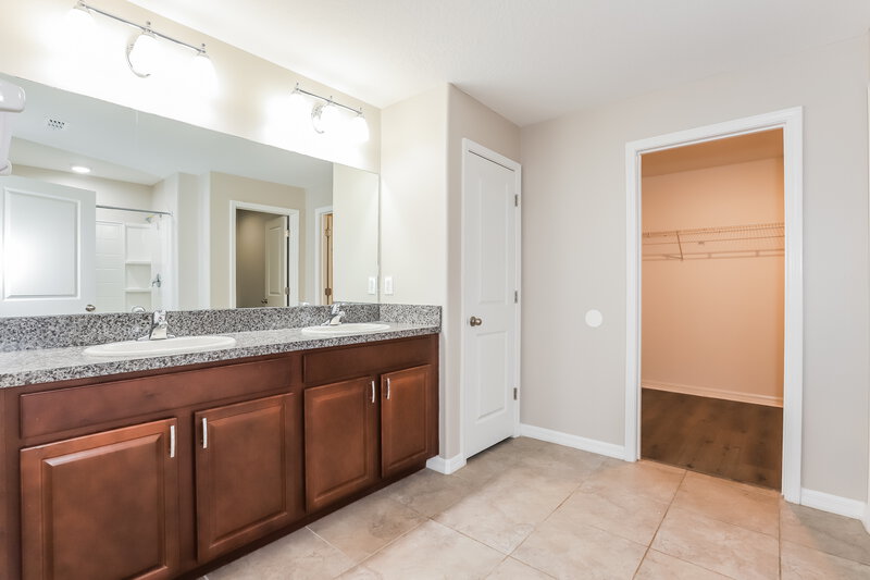 2,225/Mo, 10260 Strawberry Tetra Dr Riverview, FL 33578 Main Bathroom View