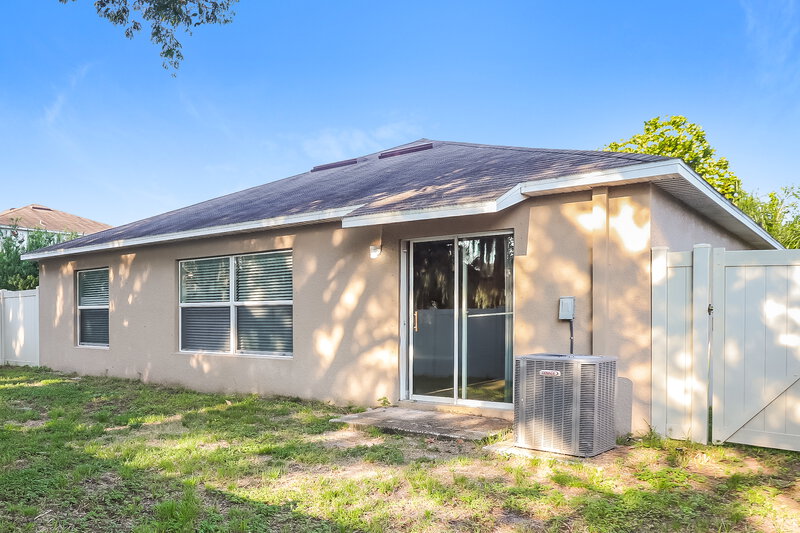 2,225/Mo, 10260 Strawberry Tetra Dr Riverview, FL 33578 Rear View