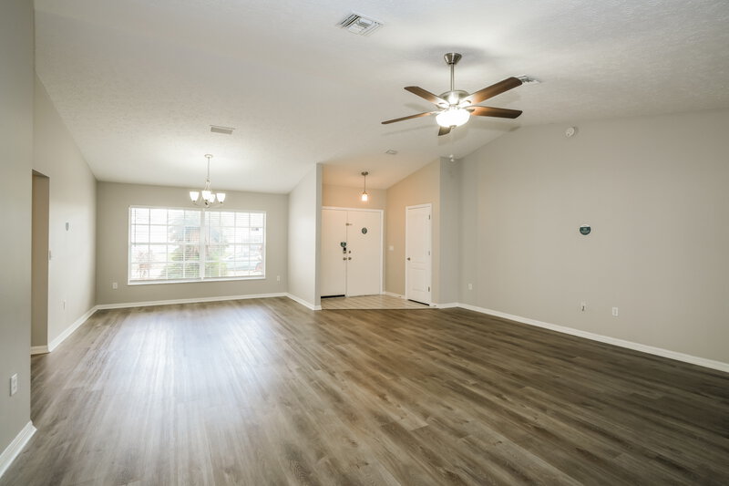 2,100/Mo, 10353 Ventura Dr Spring Hill, FL 34608 Living Room View 2