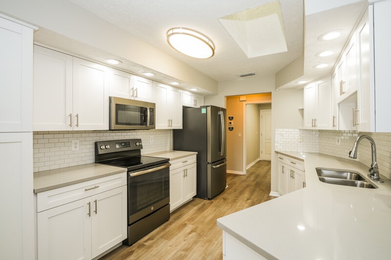 2,100/Mo, 10353 Ventura Dr Spring Hill, FL 34608 Kitchen View