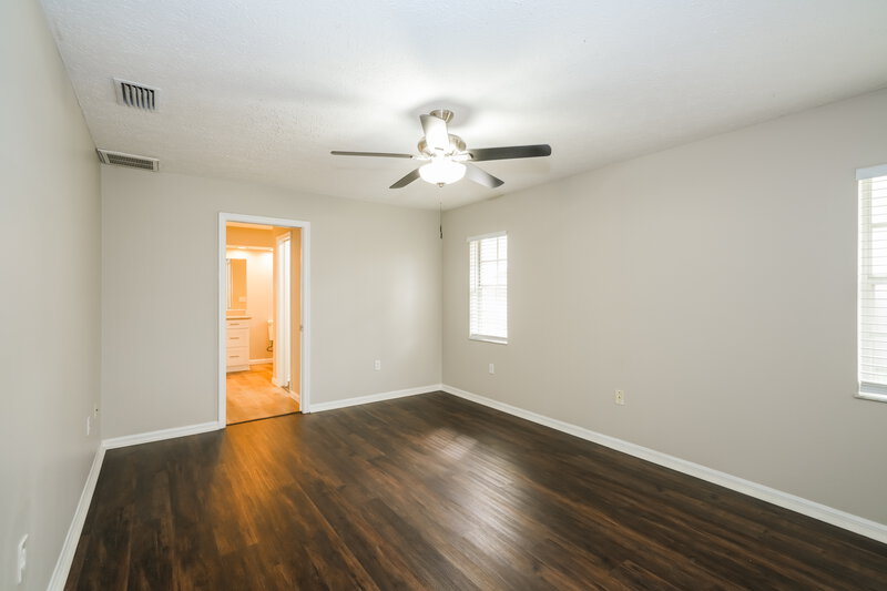 2,100/Mo, 10353 Ventura Dr Spring Hill, FL 34608 Main Bedroom View