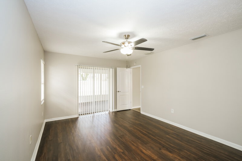 2,100/Mo, 10353 Ventura Dr Spring Hill, FL 34608 Main Bedroom View 2
