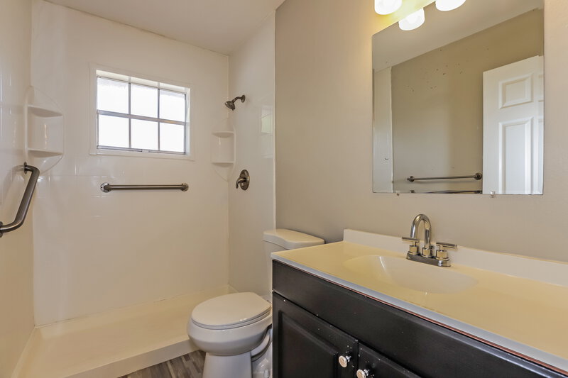 1,760/Mo, 5080 Landover Blvd Spring Hill, FL 34609 Main Bathroom View