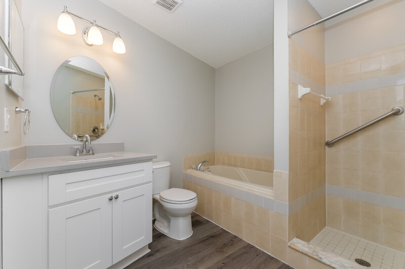 2,095/Mo, 4669 Swallowtail Dr New Port Richey, FL 34653 Main Bathroom View