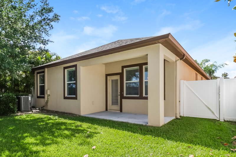 2,410/Mo, 11622 Lake Blvd New Port Richey, FL 34655 Rear View