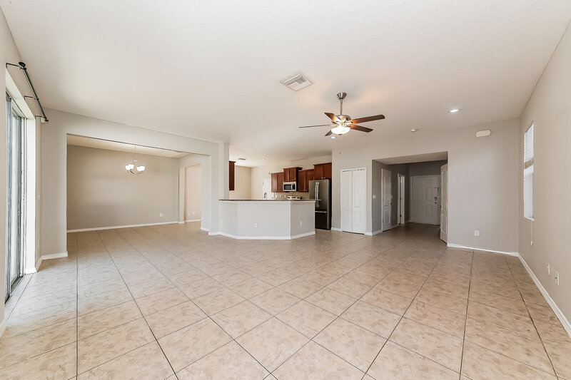 2,185/Mo, 1132 Lauren Manor Loop Ruskin, FL 33570 Living Room View 2