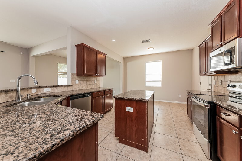 2,185/Mo, 1132 Lauren Manor Loop Ruskin, FL 33570 Kitchen View