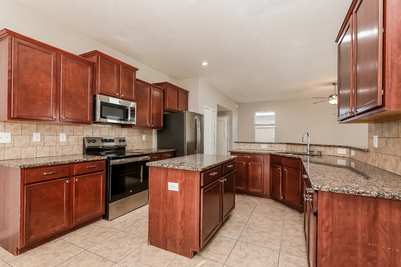 2,185/Mo, 1132 Lauren Manor Loop Ruskin, FL 33570 Kitchen View 2