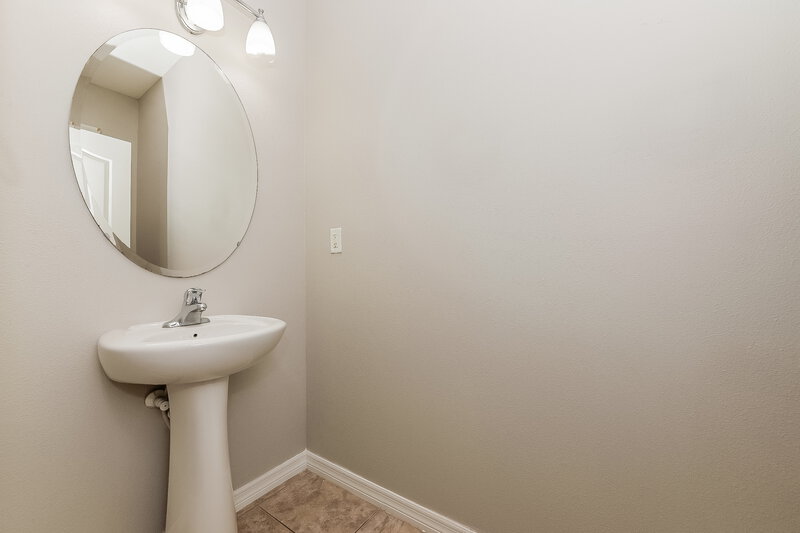 2,185/Mo, 1132 Lauren Manor Loop Ruskin, FL 33570 Bathroom View 2