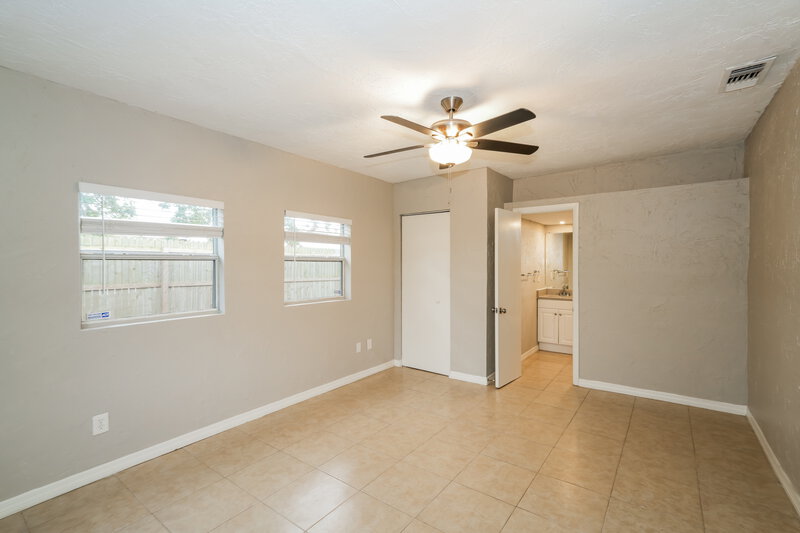 2,105/Mo, 7704 Antioch Dr New Port Richey, FL 34655 Main Bedroom View 2