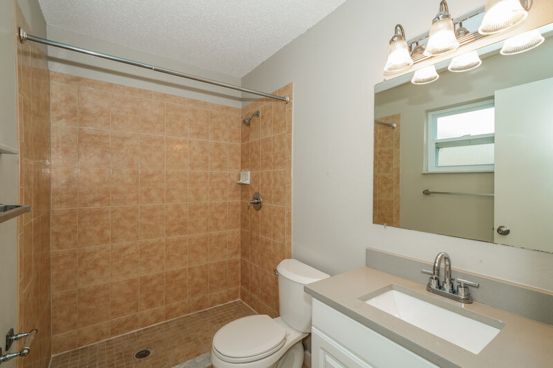 2,105/Mo, 7704 Antioch Dr New Port Richey, FL 34655 Main Bathroom View