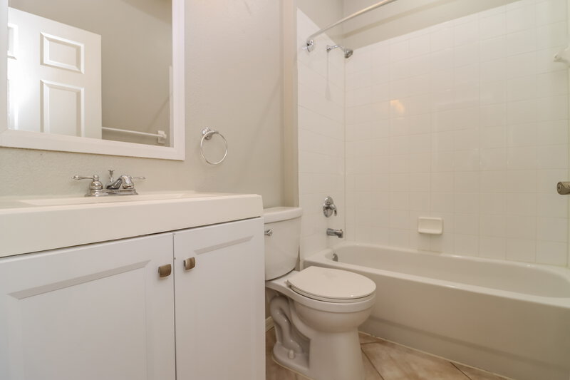 2,680/Mo, 752 Star Pointe Dr Seffner, FL 33584 Bathroom View