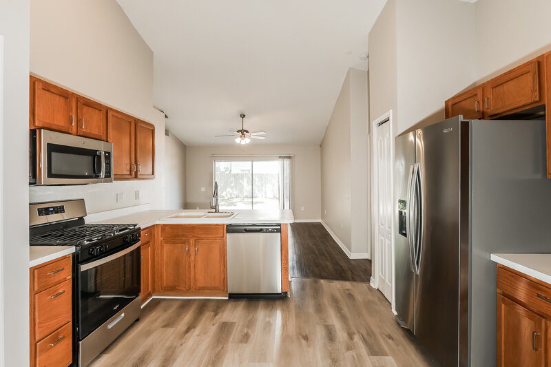 2,195/Mo, 506 Sunset Beach Ct Valrico, FL 33594 Kitchen View