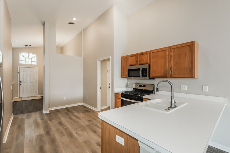 2,195/Mo, 506 Sunset Beach Ct Valrico, FL 33594 Kitchen View 2