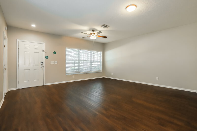 2,000/Mo, 502 Summer Sails Dr Valrico, FL 33594 Living Room View