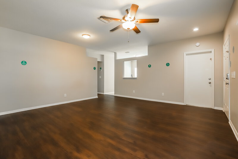 2,000/Mo, 502 Summer Sails Dr Valrico, FL 33594 Living Room View 2