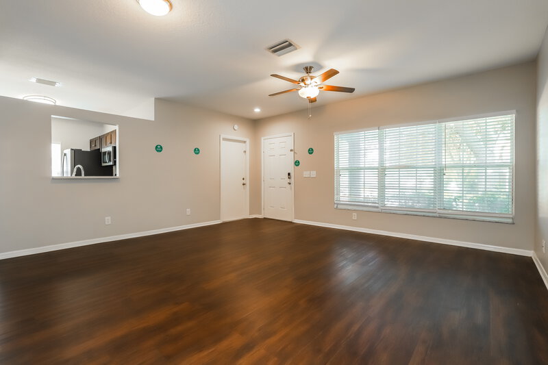 2,000/Mo, 502 Summer Sails Dr Valrico, FL 33594 Living Room View 3