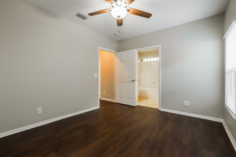 2,000/Mo, 502 Summer Sails Dr Valrico, FL 33594 Main Bedroom View 2