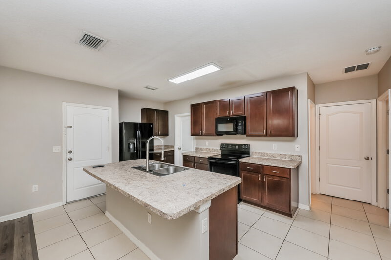 2,485/Mo, 12102 Fawn Brindle St Riverview, FL 33578 Kitchen View 2