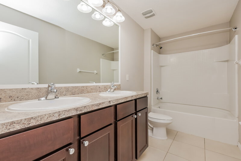 2,485/Mo, 12102 Fawn Brindle St Riverview, FL 33578 Main Bathroom View 2