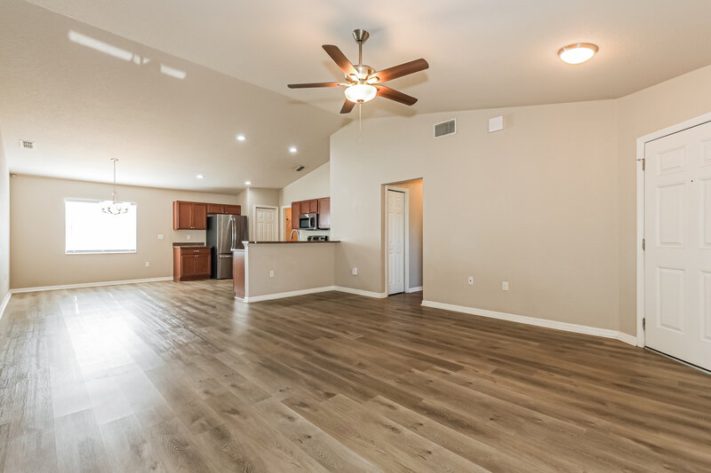 2,005/Mo, 34835 Redding Ln Zephyrhills, FL 33541 Living Room View