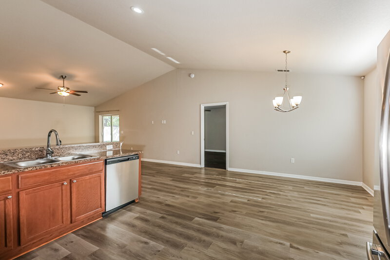 2,005/Mo, 34835 Redding Ln Zephyrhills, FL 33541 Kitchen View