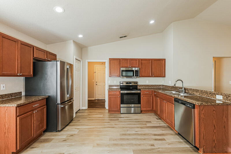 2,005/Mo, 34835 Redding Ln Zephyrhills, FL 33541 Kitchen View 2