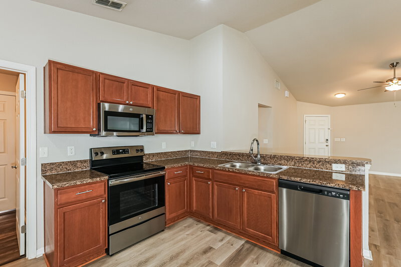 2,005/Mo, 34835 Redding Ln Zephyrhills, FL 33541 Kitchen View 3
