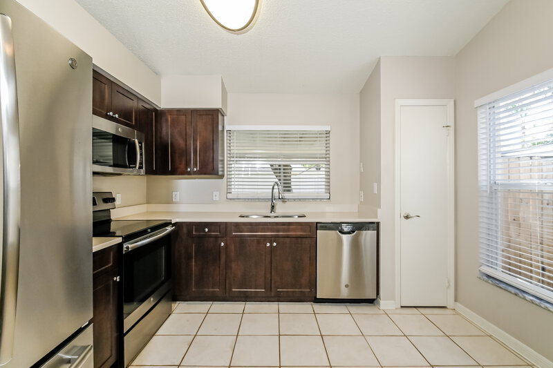 3,910/Mo, 1111 Hardwood Dr Valrico, FL 33596 Kitchen View