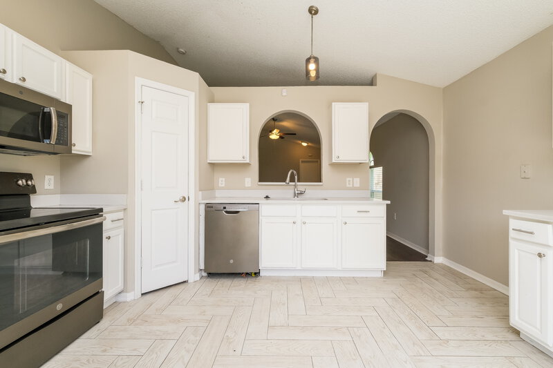 2,090/Mo, 6516 Tabogi Trl Wesley Chapel, FL 33545 Kitchen View 2