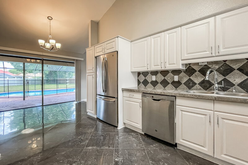 0/Mo, 3334 Brian Rd N Palm Harbor, FL 34685 Dining Room View
