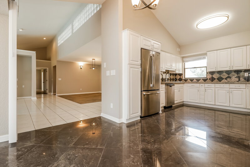 0/Mo, 3334 Brian Rd N Palm Harbor, FL 34685 Dining Room View 2