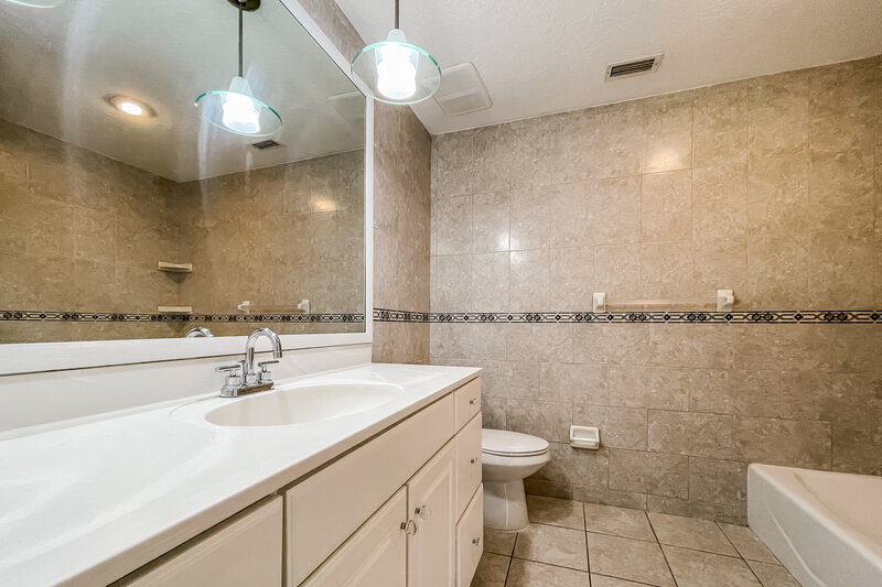 0/Mo, 3334 Brian Rd N Palm Harbor, FL 34685 Bathroom View