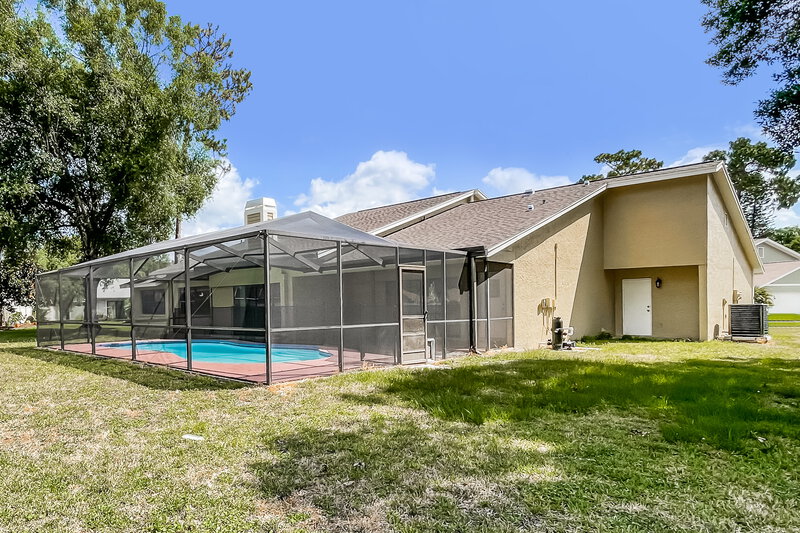 0/Mo, 3334 Brian Rd N Palm Harbor, FL 34685 Rear View