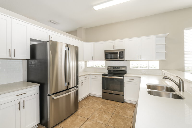 2,245/Mo, 34627 Smart Dr Zephyrhills, FL 33541 Kitchen View