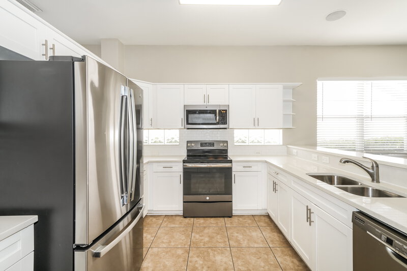 2,245/Mo, 34627 Smart Dr Zephyrhills, FL 33541 Kitchen View 2