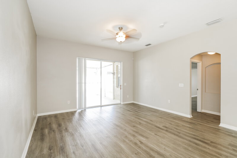 2,245/Mo, 34627 Smart Dr Zephyrhills, FL 33541 Family Room View 2