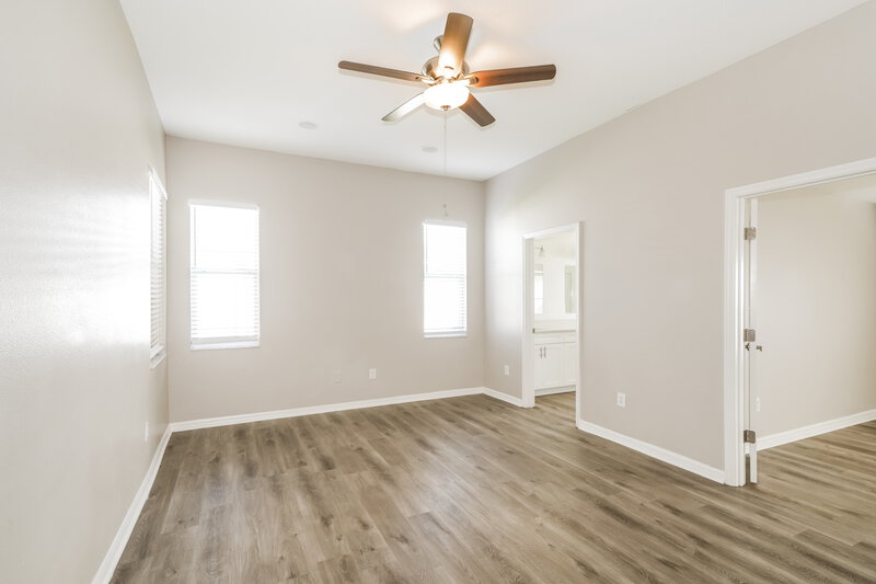 2,245/Mo, 34627 Smart Dr Zephyrhills, FL 33541 Main Bedroom View