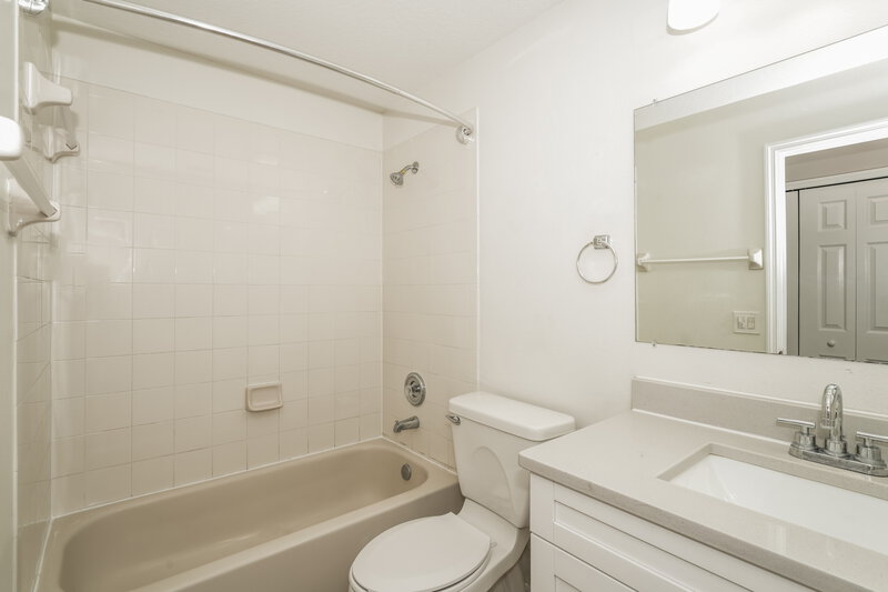 2,245/Mo, 34627 Smart Dr Zephyrhills, FL 33541 Bathroom View