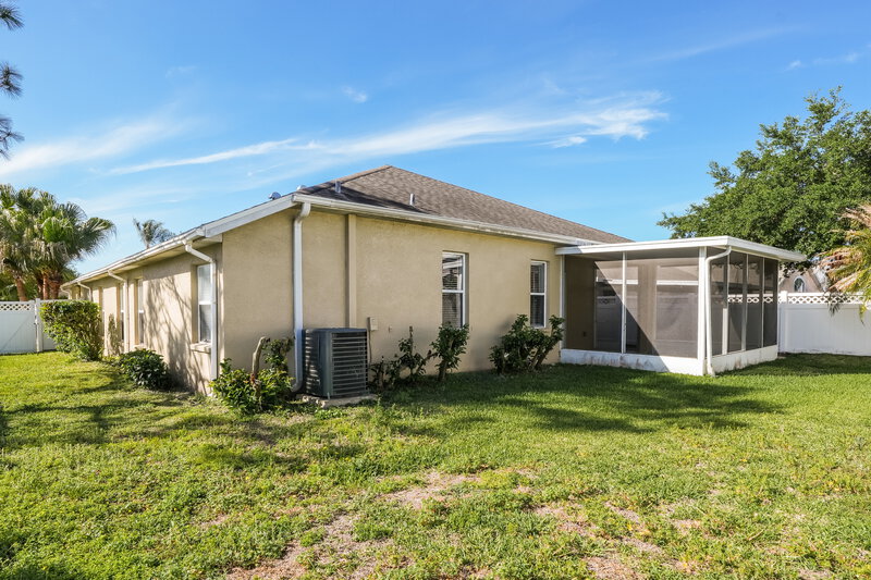 2,245/Mo, 34627 Smart Dr Zephyrhills, FL 33541 Rear View