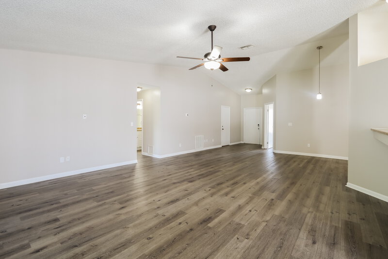 2,200/Mo, 7748 McPherson Dr New Port Richey, FL 34653 Living Room View 3