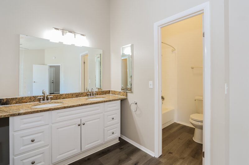 2,200/Mo, 7748 McPherson Dr New Port Richey, FL 34653 Main Bathroom View