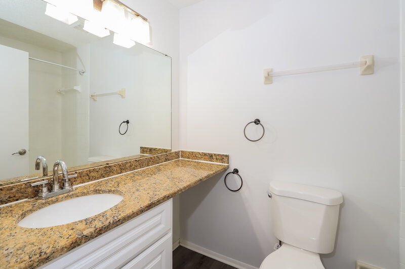 2,200/Mo, 7748 McPherson Dr New Port Richey, FL 34653 Bathroom View