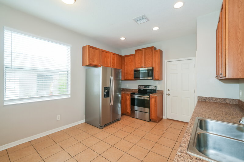 2,440/Mo, 8226 Summer Wood Ln Riverview, FL 33578 Kitchen View