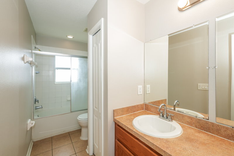 2,440/Mo, 8226 Summer Wood Ln Riverview, FL 33578 Bathroom View