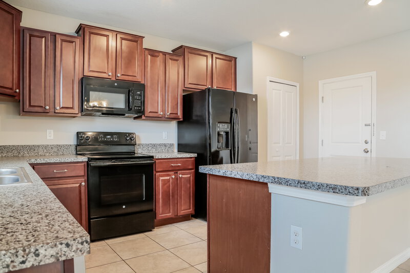 4,250/Mo, 11184 Leland Groves Dr Riverview, FL 33579 Kitchen View