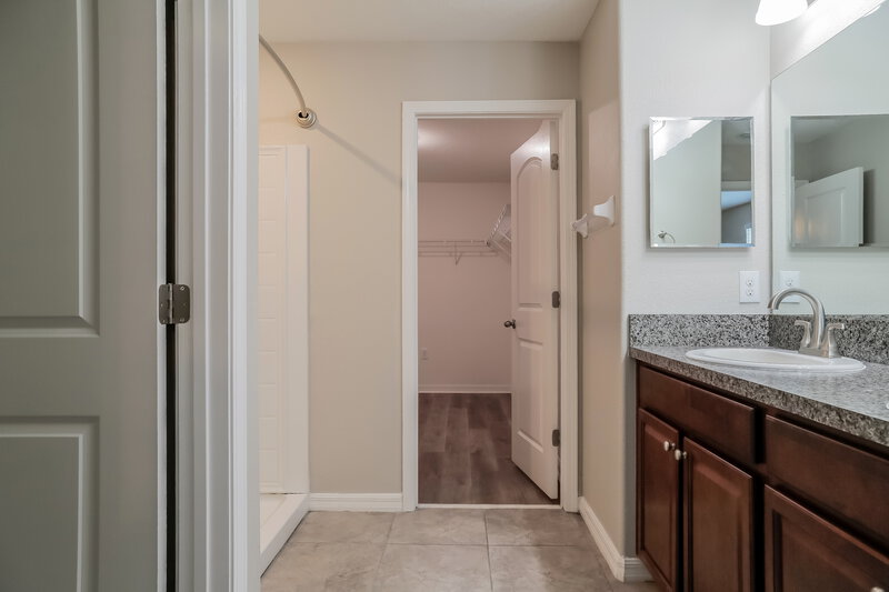 4,250/Mo, 11184 Leland Groves Dr Riverview, FL 33579 Main Bathroom View