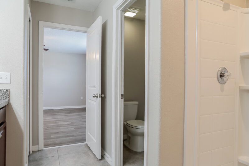 4,250/Mo, 11184 Leland Groves Dr Riverview, FL 33579 Main Bathroom View 2