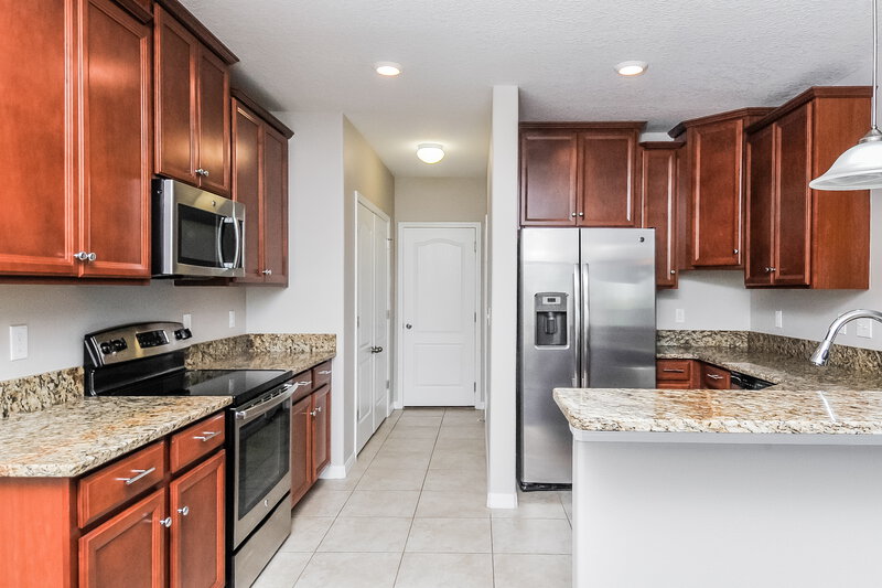 2,220/Mo, 6403 Trent Creek Dr Ruskin, FL 33573 Kitchen View
