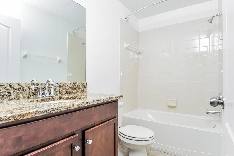 2,220/Mo, 6403 Trent Creek Dr Ruskin, FL 33573 Bathroom View